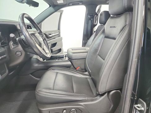 Used 2021 GMC Yukon XL Denali w/ Denali Premium Package image 19