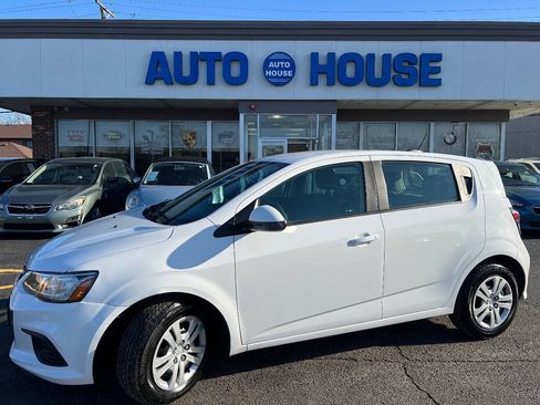 Used 2017 Chevrolet Sonic LT FWD image 1
