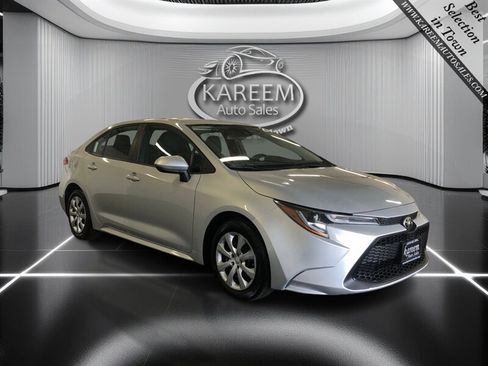 Used 2020 Toyota Corolla LE FWD image 3