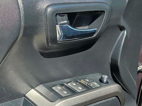 Used 2021 Toyota Tacoma TRD Off-Road AWD/4WD image 25