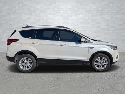 Used 2019 Ford Escape SEL image 4