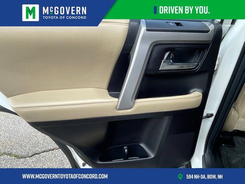 Used 2014 Toyota 4Runner SR5 AWD/4WD image 32