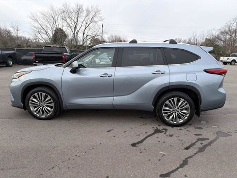 Used 2022 Toyota Highlander Platinum image 16