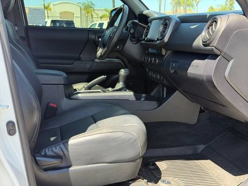 Used 2021 Toyota Tacoma TRD Sport w/ TRD Premium Sport Package AWD/4WD image 20