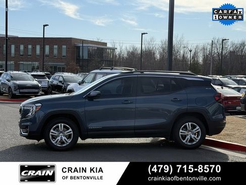 Used 2024 GMC Terrain SLE w/ Driver Convenience Package image 4