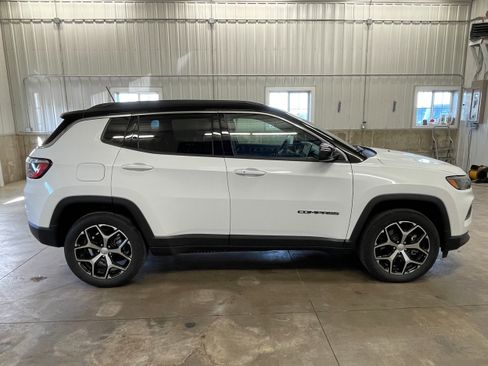 Used 2024 Jeep Compass Limited image 6