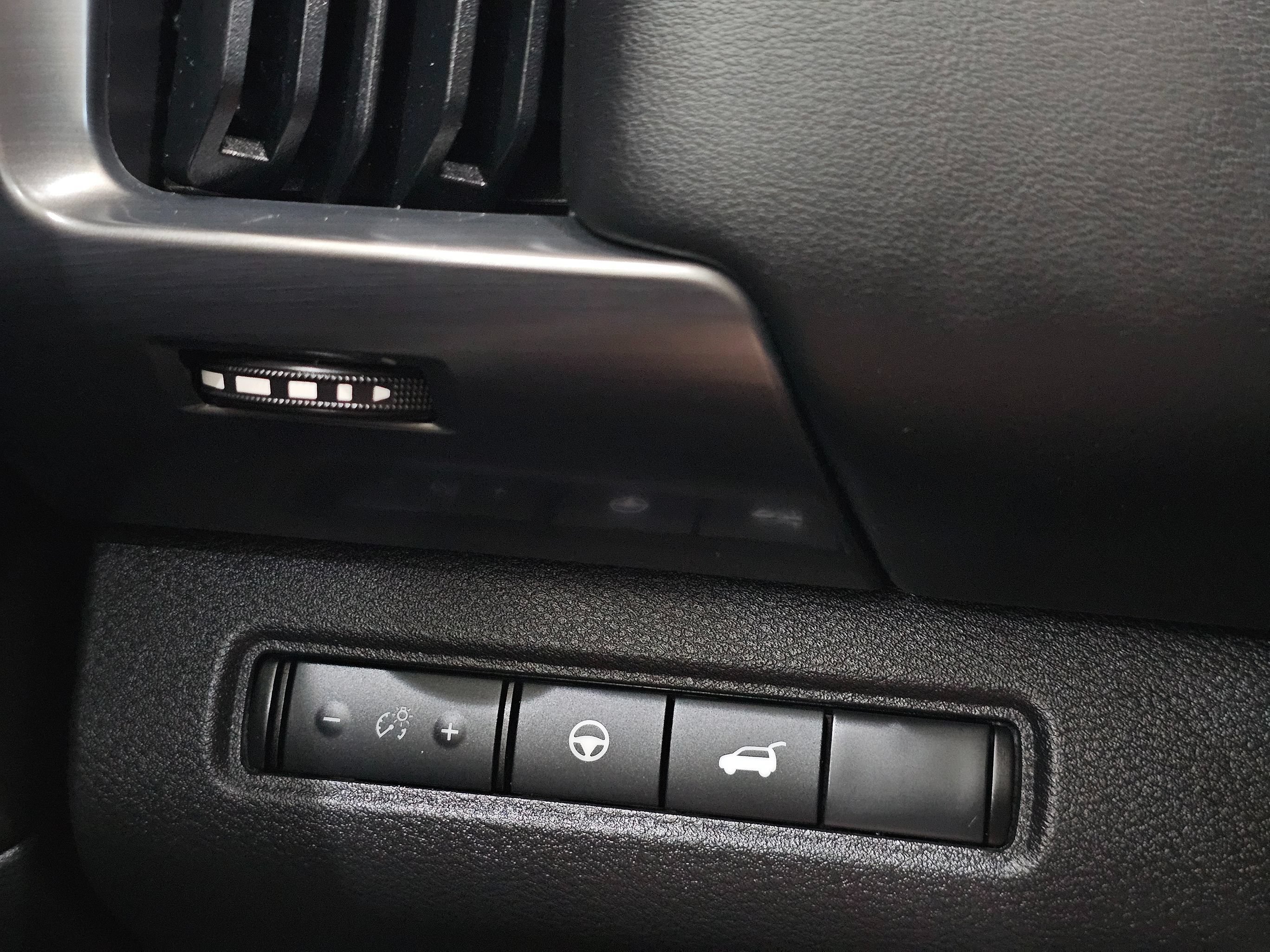 Used 2022 Nissan Pathfinder SL FWD image 44
