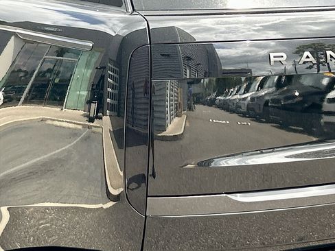 New 2025 Land Rover Range Rover SE image 7