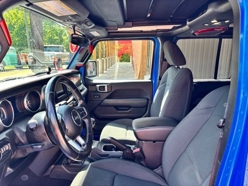 Used 2021 Jeep Wrangler Unlimited Sahara AWD/4WD image 11