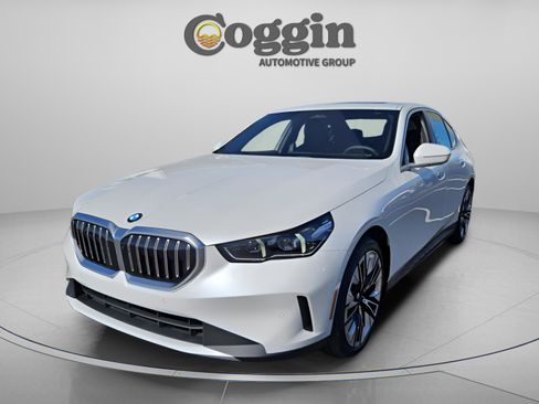 New 2026 BMW 530i w/ Convenience Package RWD image 1