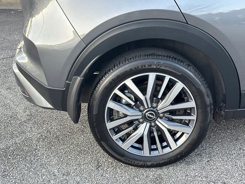 Used 2024 Nissan Kicks SV image 17