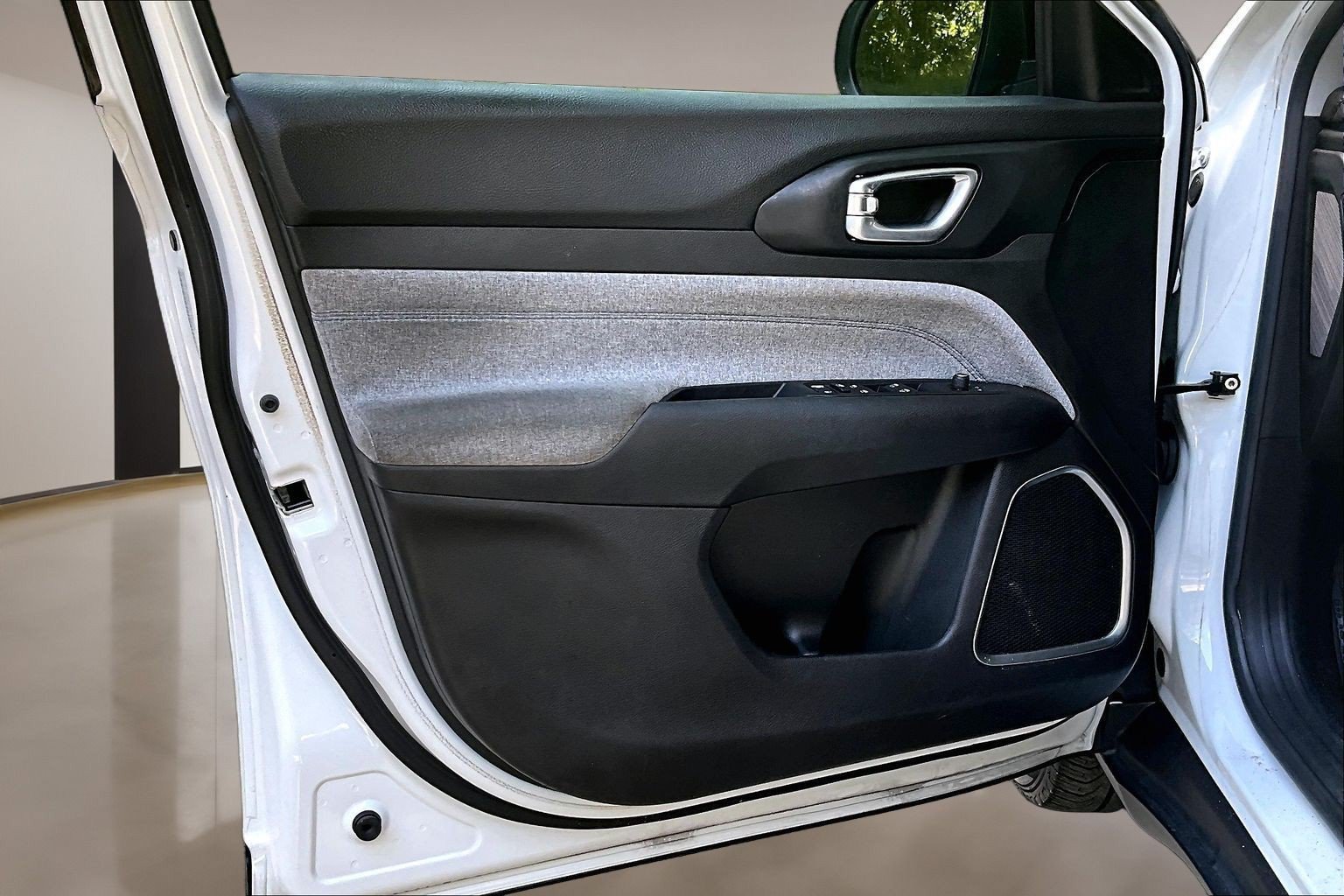 Used 2022 Jeep Compass Latitude FWD image 22