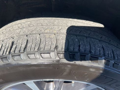 Used 2019 Toyota Highlander XLE image 42