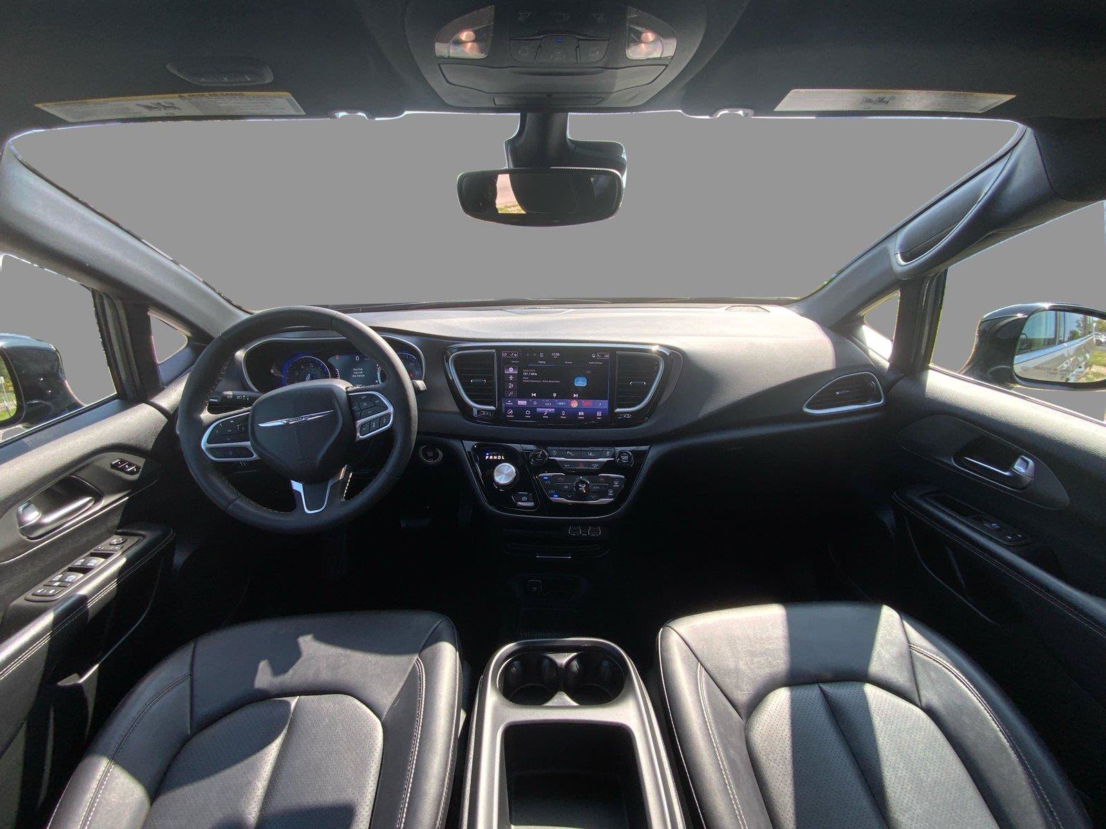 Used 2025 Chrysler Pacifica Select FWD image 22