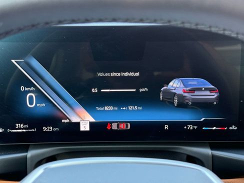 Used 2025 BMW 330i Sedan w/ Premium Package image 23