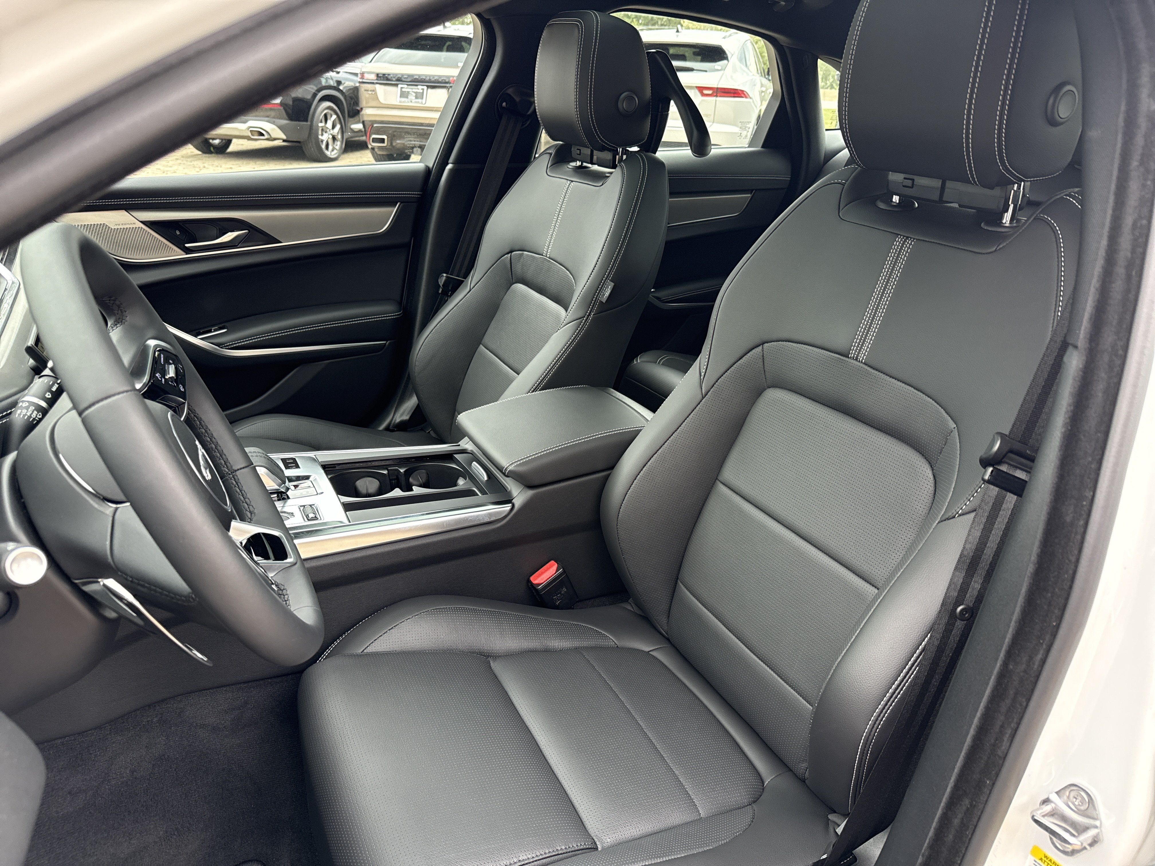 Used 2024 Jaguar XF R-Dynamic SE AWD/4WD image 10