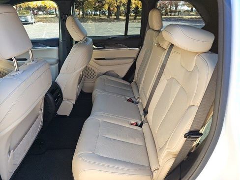 Used 2023 Jeep Grand Cherokee Limited w/ Luxury Tech Group II image 19