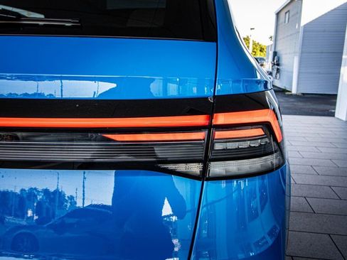 New 2026 Volkswagen Taos SE FWD image 18