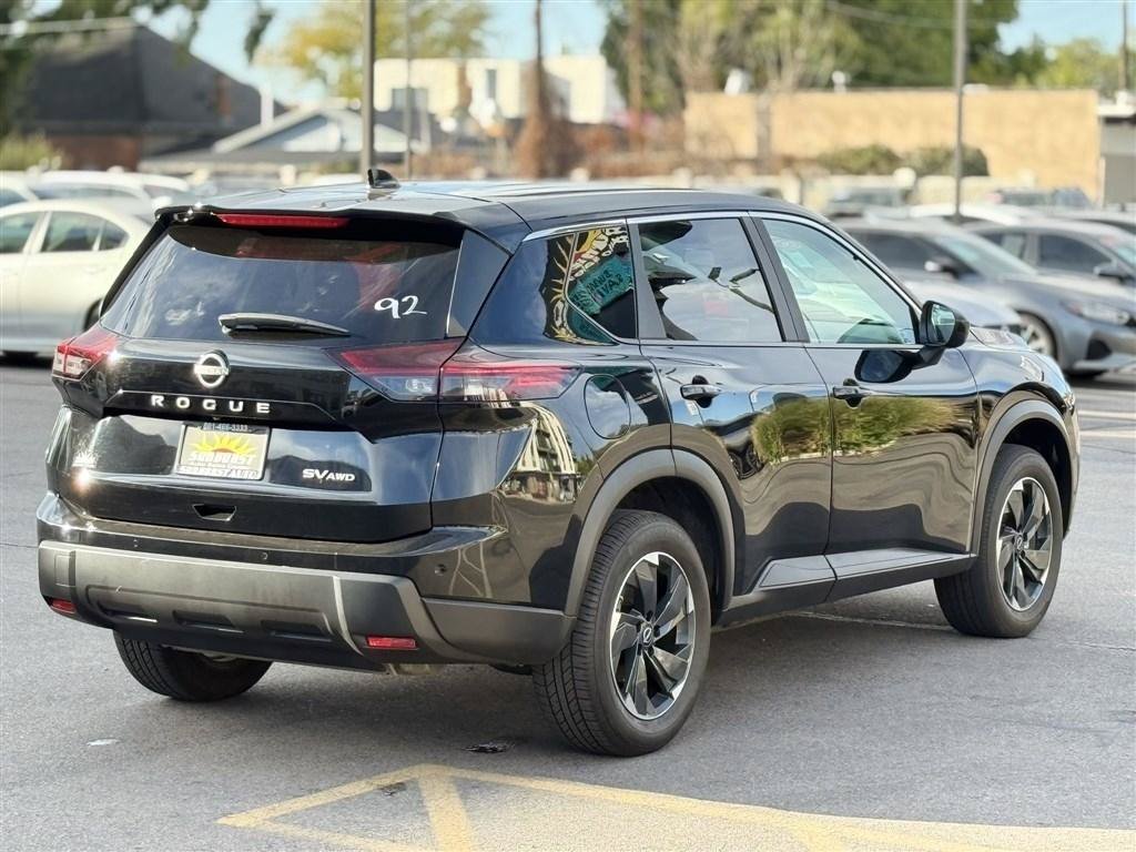 Used 2024 Nissan Rogue SV AWD/4WD image 7