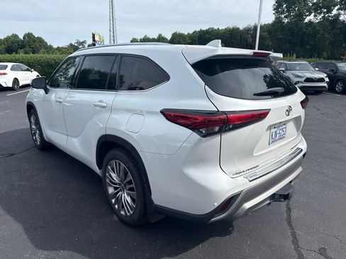 Used 2023 Toyota Highlander Platinum AWD/4WD image 5