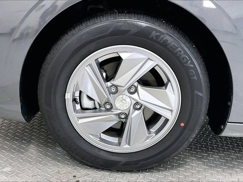 Certified 2024 Hyundai Elantra SE FWD image 8