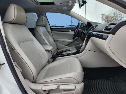 Used 2018 Volkswagen Passat 2.0T SE image 14