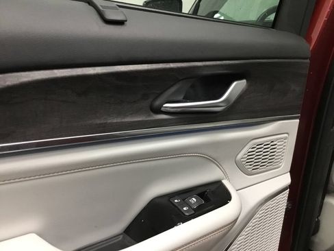Used 2023 Jeep Grand Cherokee Overland w/ Advanced Protech Group III AWD/4WD image 14