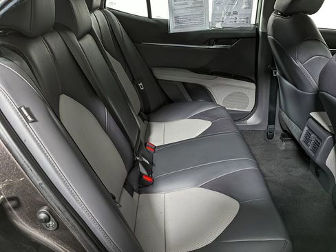 Used 2020 Toyota Camry XLE image 37