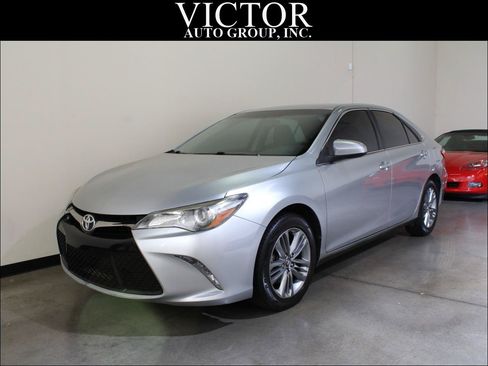 Used 2017 Toyota Camry SE FWD image 4