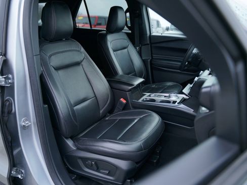 Used 2020 Ford Explorer XLT w/ Equipment Group 202A image 24