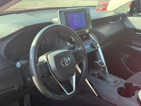 Used 2023 Toyota Venza LE AWD/4WD image 10