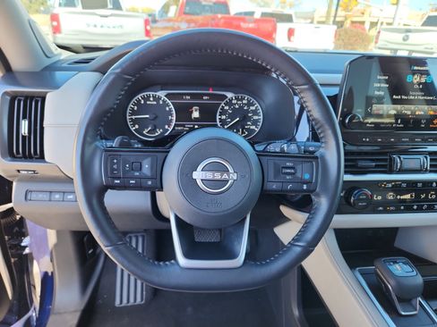 Used 2022 Nissan Pathfinder SL w/ SL Premium Package image 9