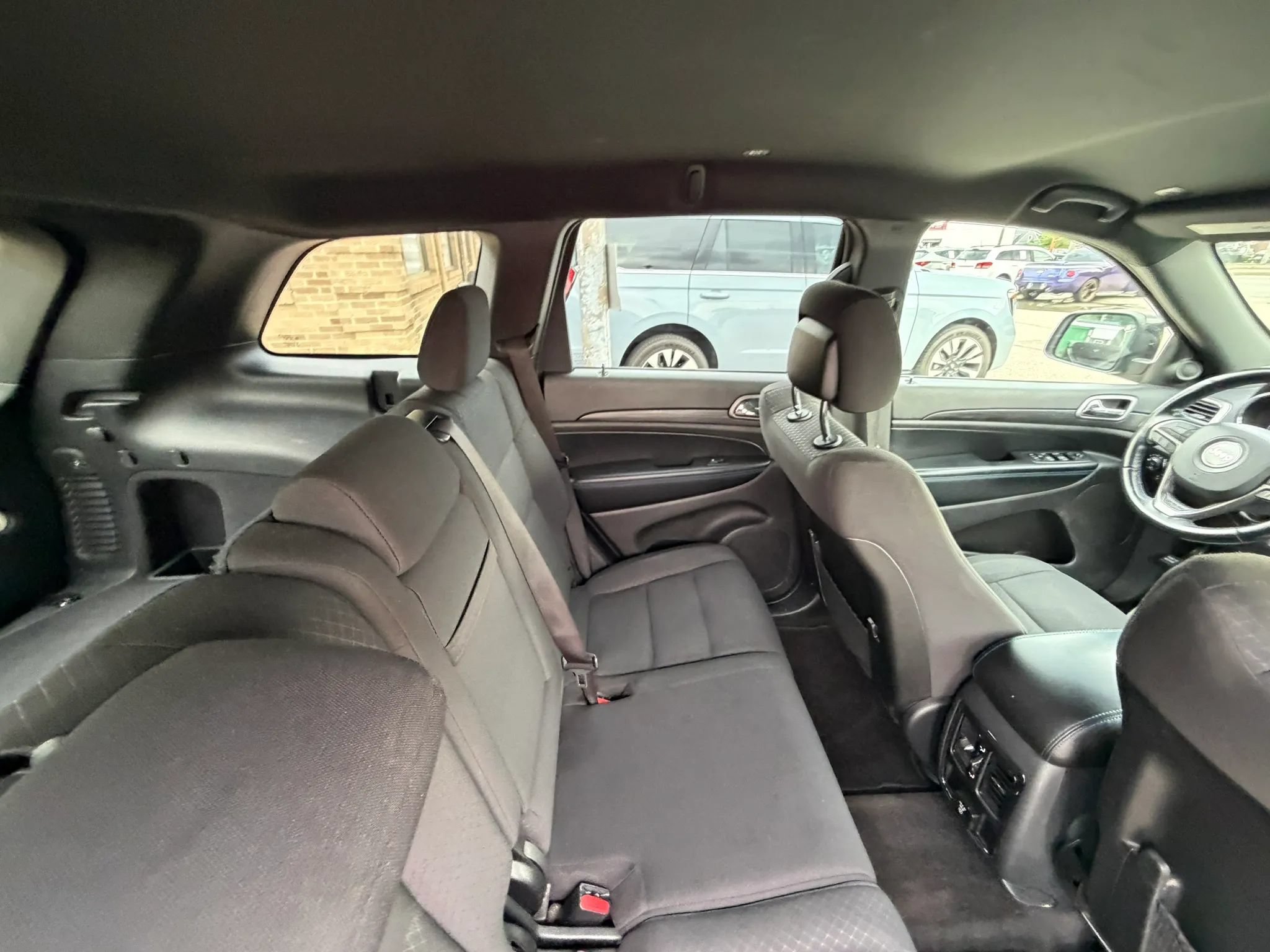Used 2019 Jeep Grand Cherokee Laredo AWD/4WD image 26