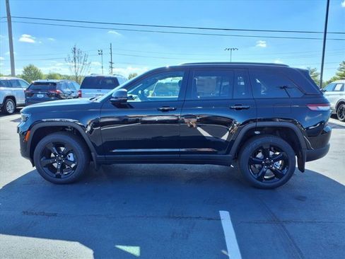 New 2025 Jeep Grand Cherokee Limited w/ Luxury Tech Group II image 3