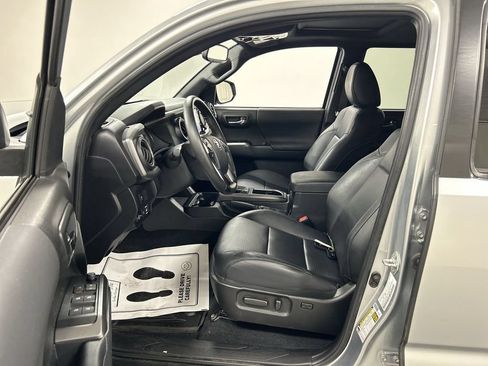 Used 2023 Toyota Tacoma TRD Off-Road w/ TRD Premium Off Road Package AWD/4WD image 9