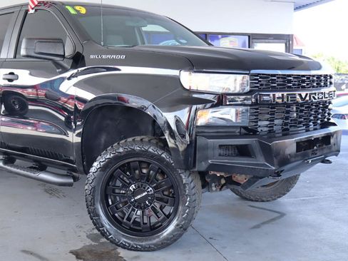 Used 2019 Chevrolet Silverado 1500 Custom w/ Custom Convenience Package AWD/4WD image 2