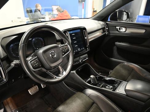 Used 2020 Volvo XC40 T5 R-Design w/ Protection Package Premier image 8