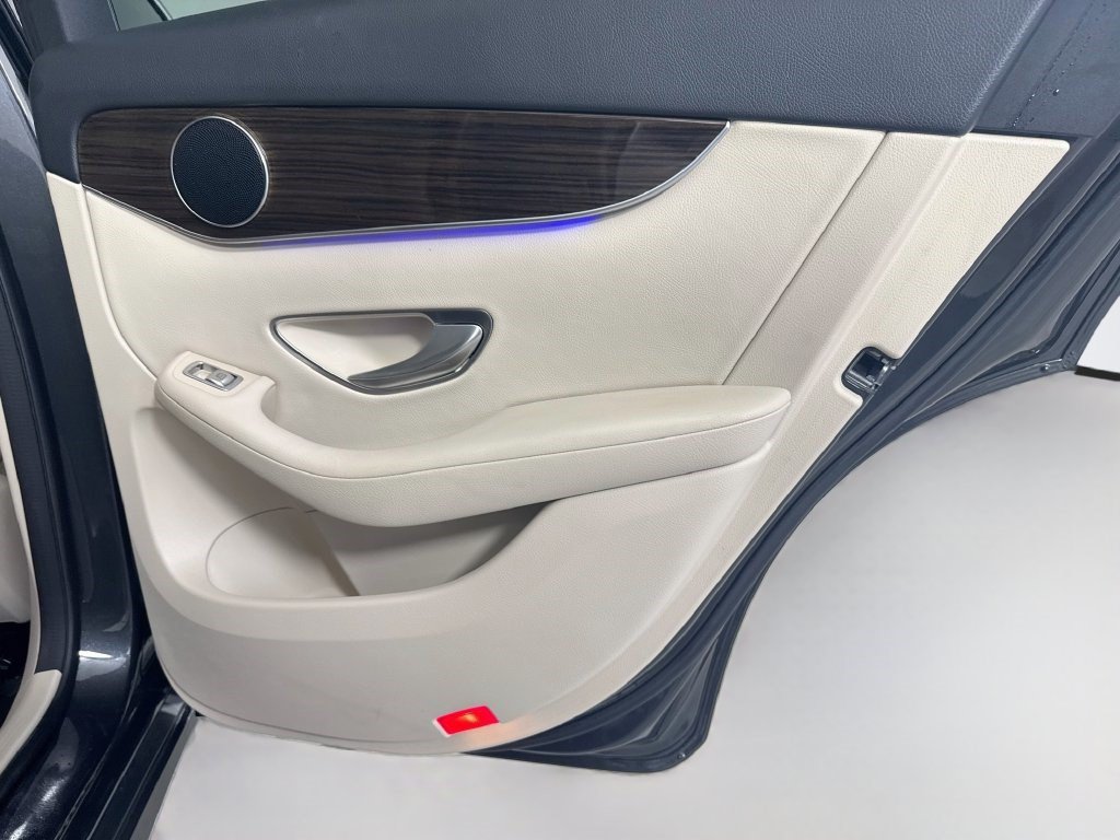 Used 2020 Mercedes-Benz GLC 300 image 26