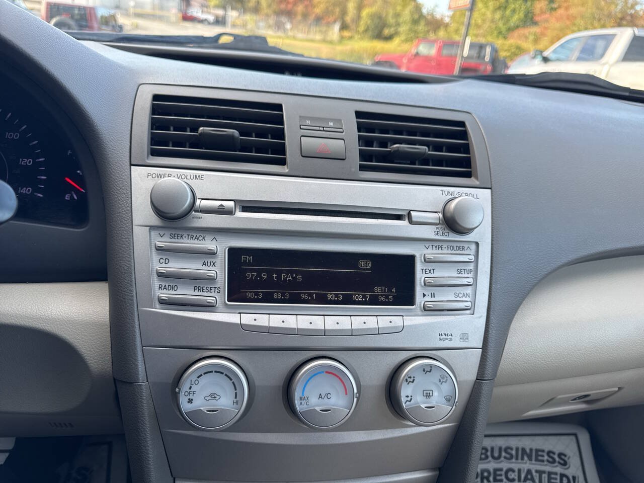 Used 2011 Toyota Camry LE FWD image 27