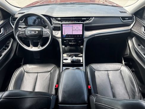 Used 2023 Jeep Grand Cherokee L Limited w/ Luxury Tech Group II AWD/4WD image 19