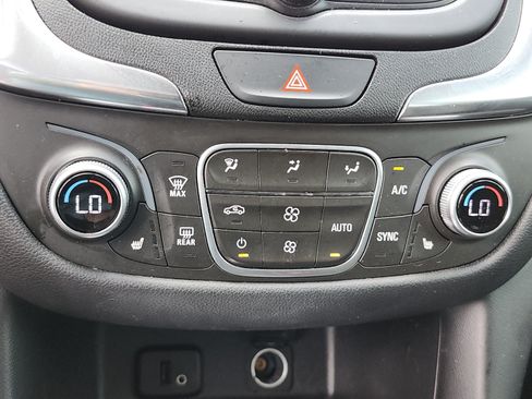Used 2018 Chevrolet Equinox LT FWD image 27