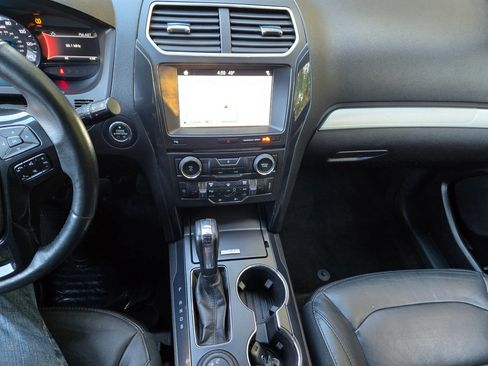 Used 2017 Ford Explorer XLT w/ Equipment Group 202A image 17