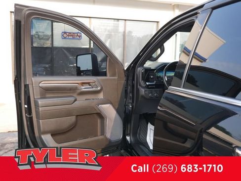 Used 2024 Chevrolet Silverado 2500 High Country w/ High Country Premium Package AWD/4WD image 20