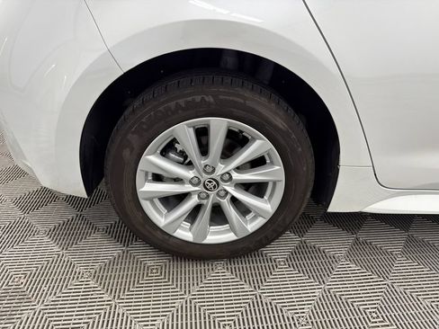 Used 2025 Toyota Corolla SE w/ SE Package FWD image 17