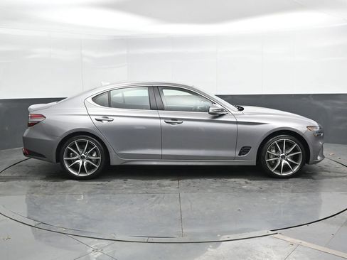 Used 2025 Genesis G70 2.5T image 5
