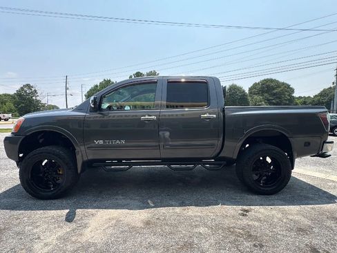 Used 2010 Nissan Titan LE AWD/4WD image 6