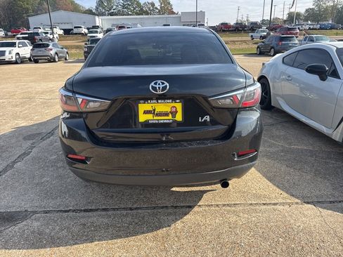 Used 2017 Toyota Yaris iA image 3