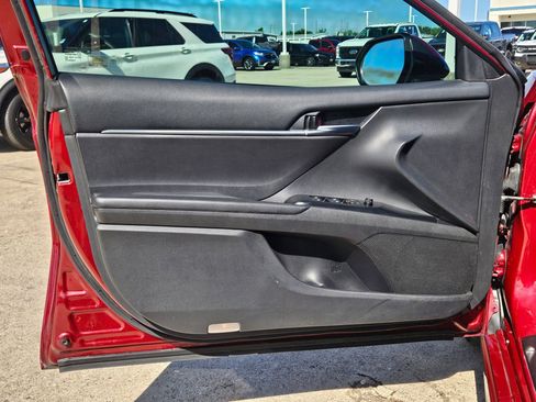 Used 2018 Toyota Camry SE w/ Convenience Package image 12