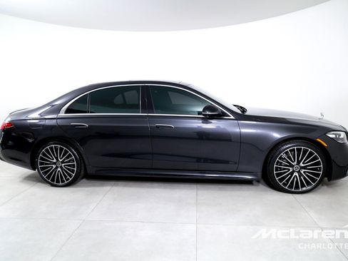 Used 2022 Mercedes-Benz S 580 4MATIC Sedan w/ AMG Line Package image 9