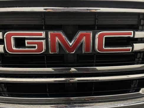 Used 2023 GMC Acadia SLT w/ Preferred Package FWD image 26